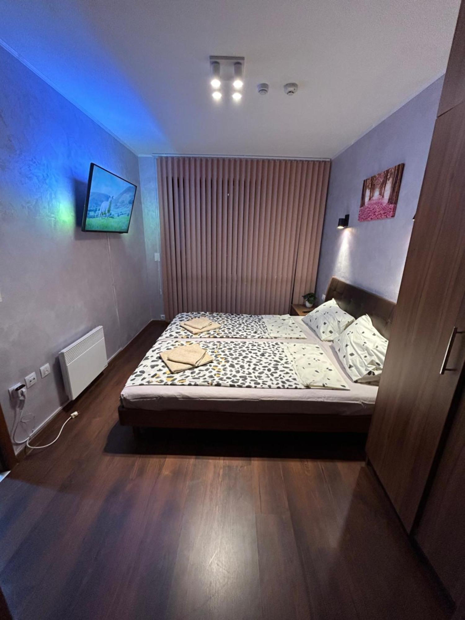 2-Bedroom, 2-Bathroom With Fireplace And Garden At Winslow Infinity バンスコ エクステリア 写真