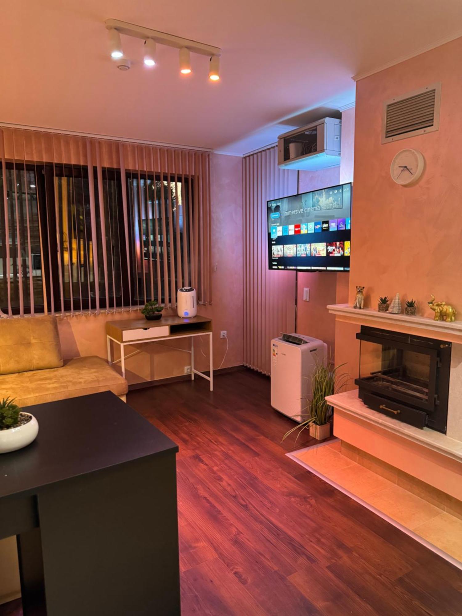 2-Bedroom, 2-Bathroom With Fireplace And Garden At Winslow Infinity バンスコ エクステリア 写真