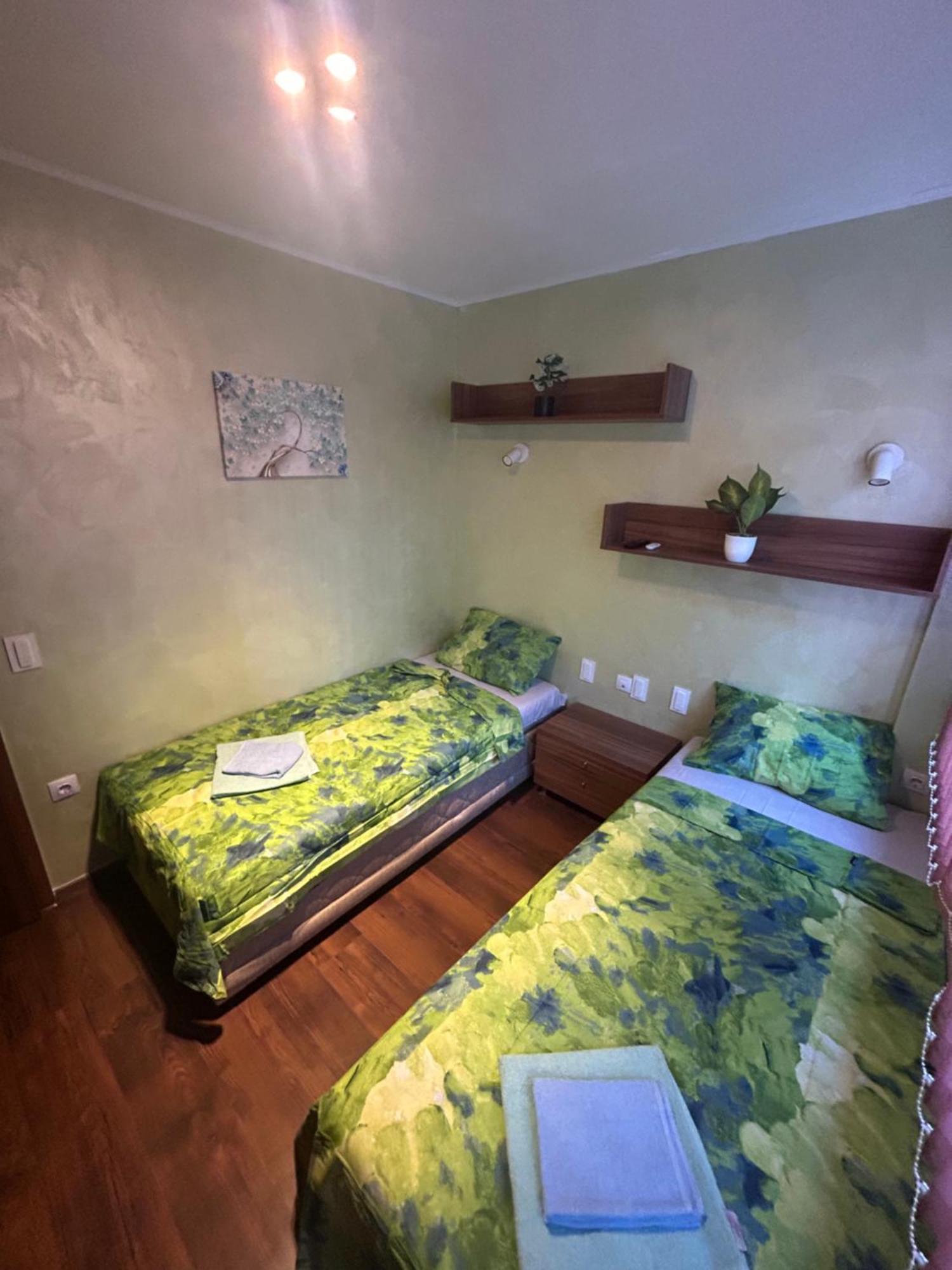 2-Bedroom, 2-Bathroom With Fireplace And Garden At Winslow Infinity バンスコ エクステリア 写真