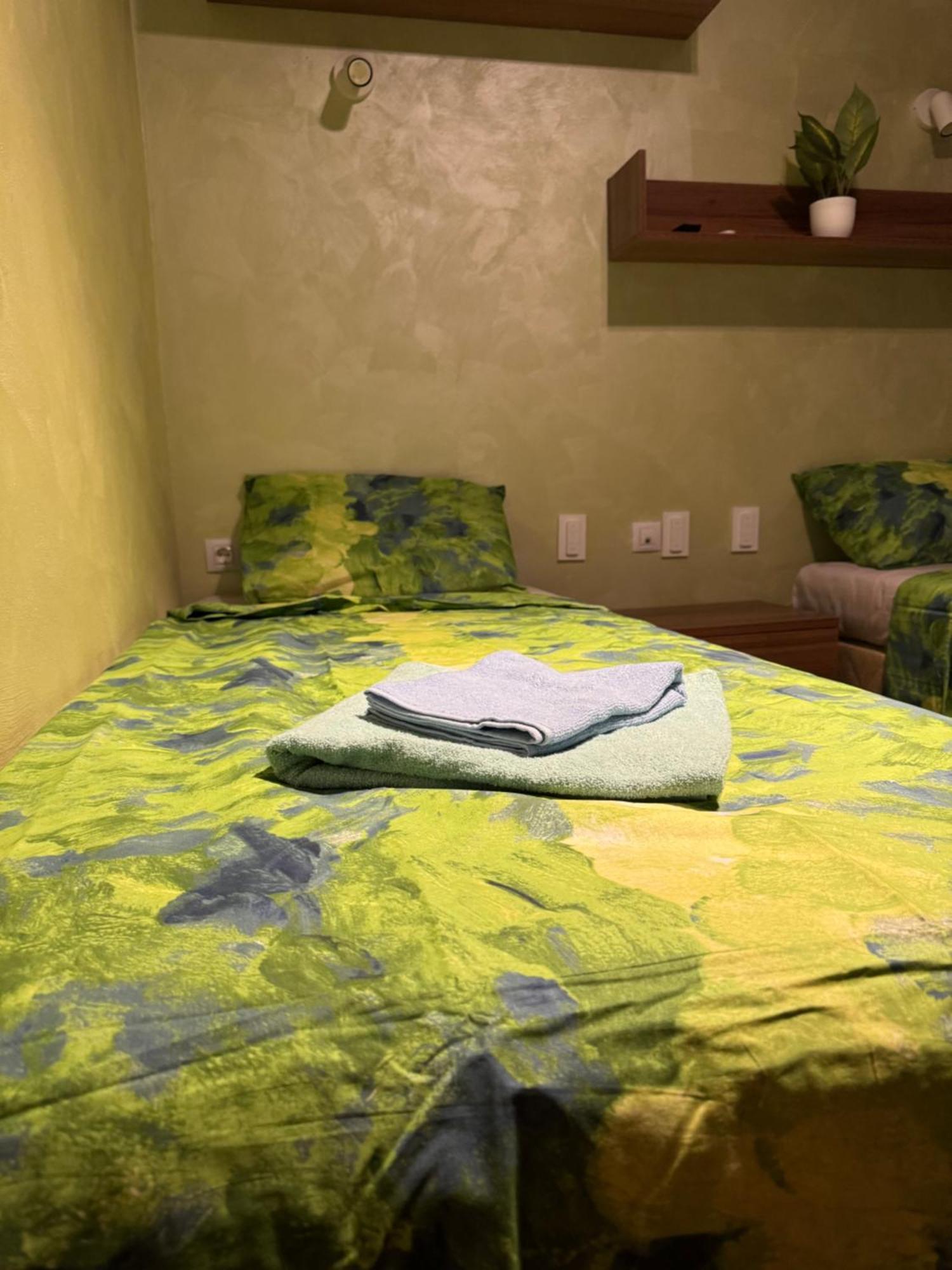 2-Bedroom, 2-Bathroom With Fireplace And Garden At Winslow Infinity バンスコ エクステリア 写真