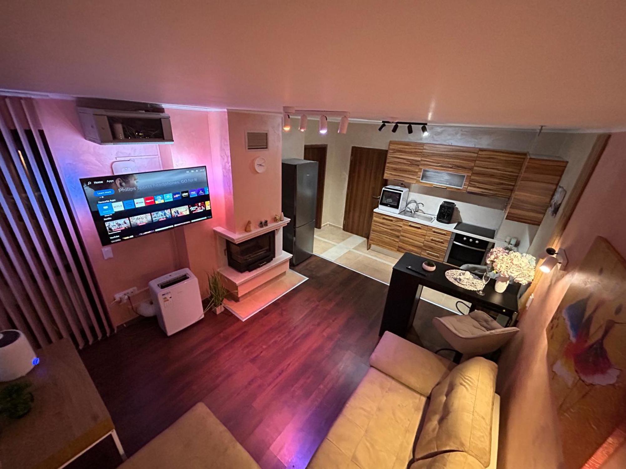 2-Bedroom, 2-Bathroom With Fireplace And Garden At Winslow Infinity バンスコ エクステリア 写真