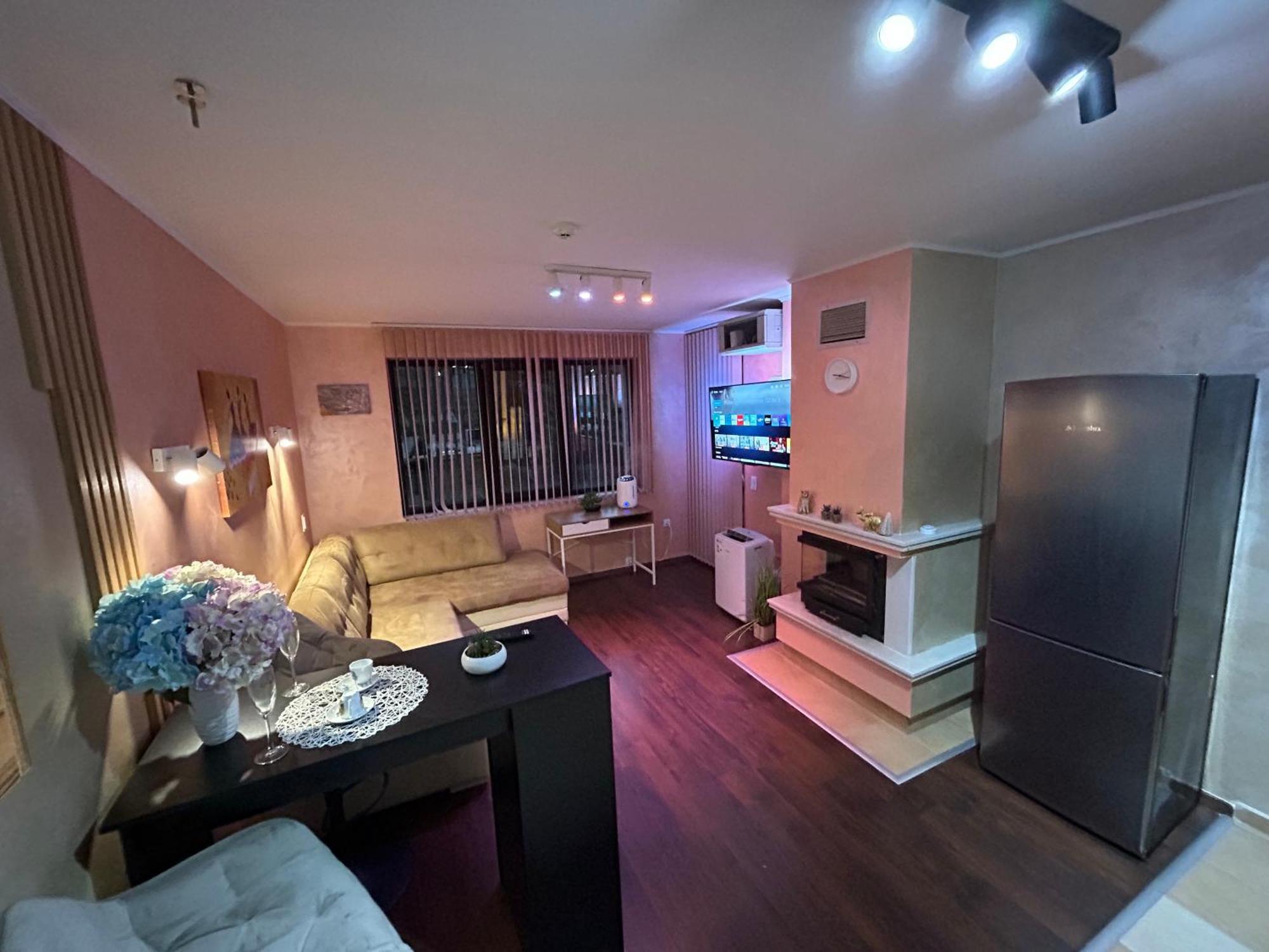 2-Bedroom, 2-Bathroom With Fireplace And Garden At Winslow Infinity バンスコ エクステリア 写真