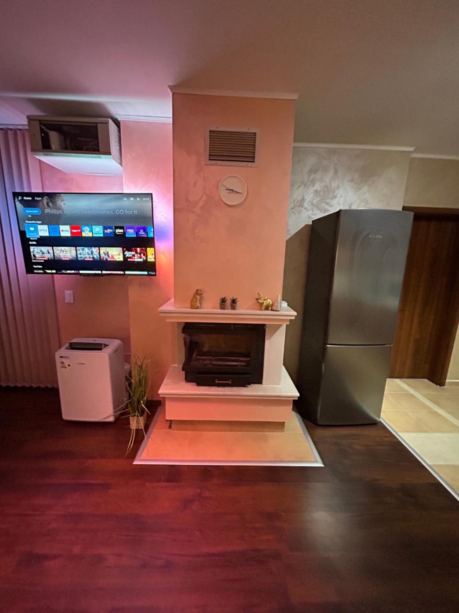 2-Bedroom, 2-Bathroom With Fireplace And Garden At Winslow Infinity バンスコ エクステリア 写真