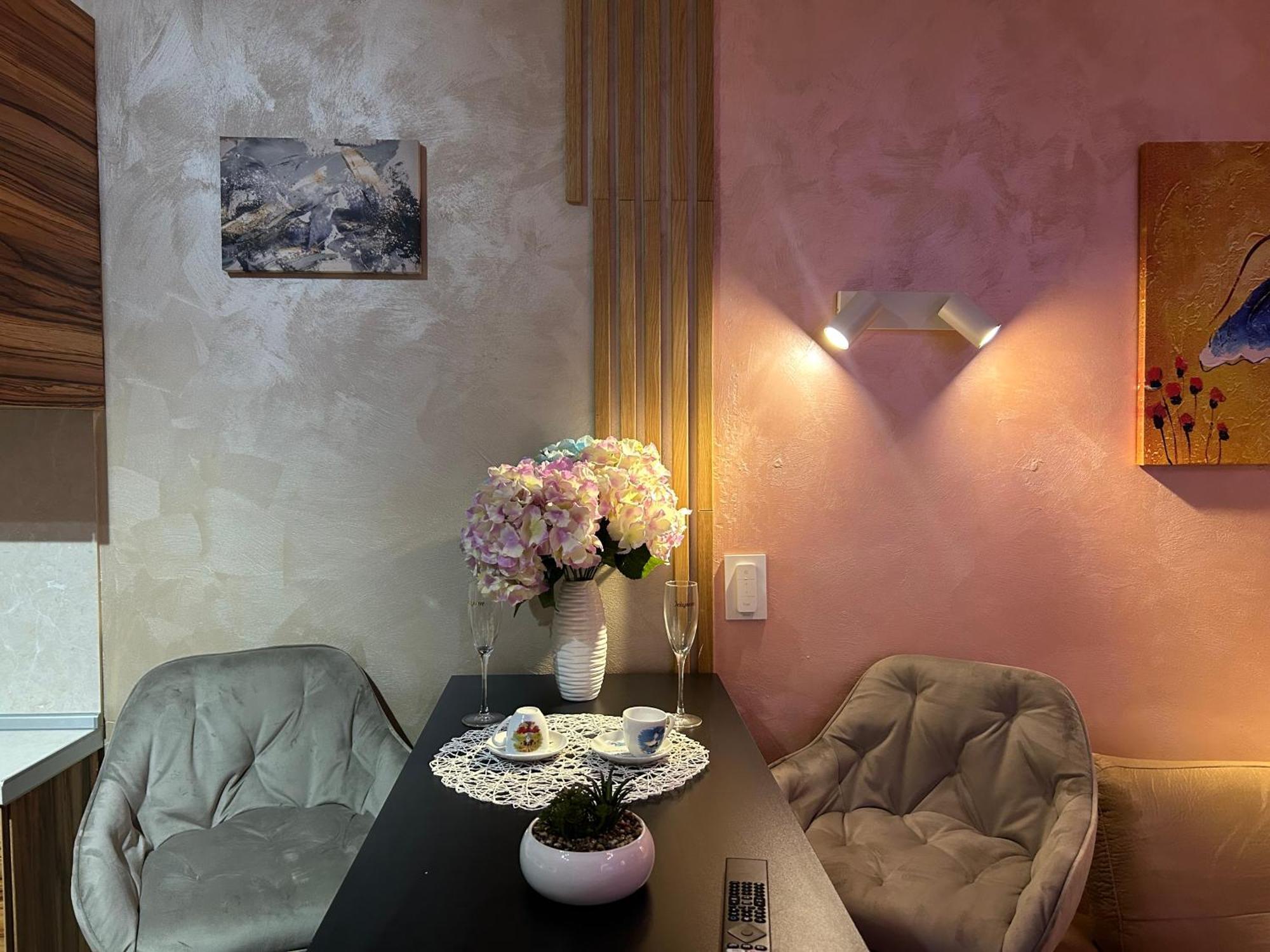 2-Bedroom, 2-Bathroom With Fireplace And Garden At Winslow Infinity バンスコ エクステリア 写真