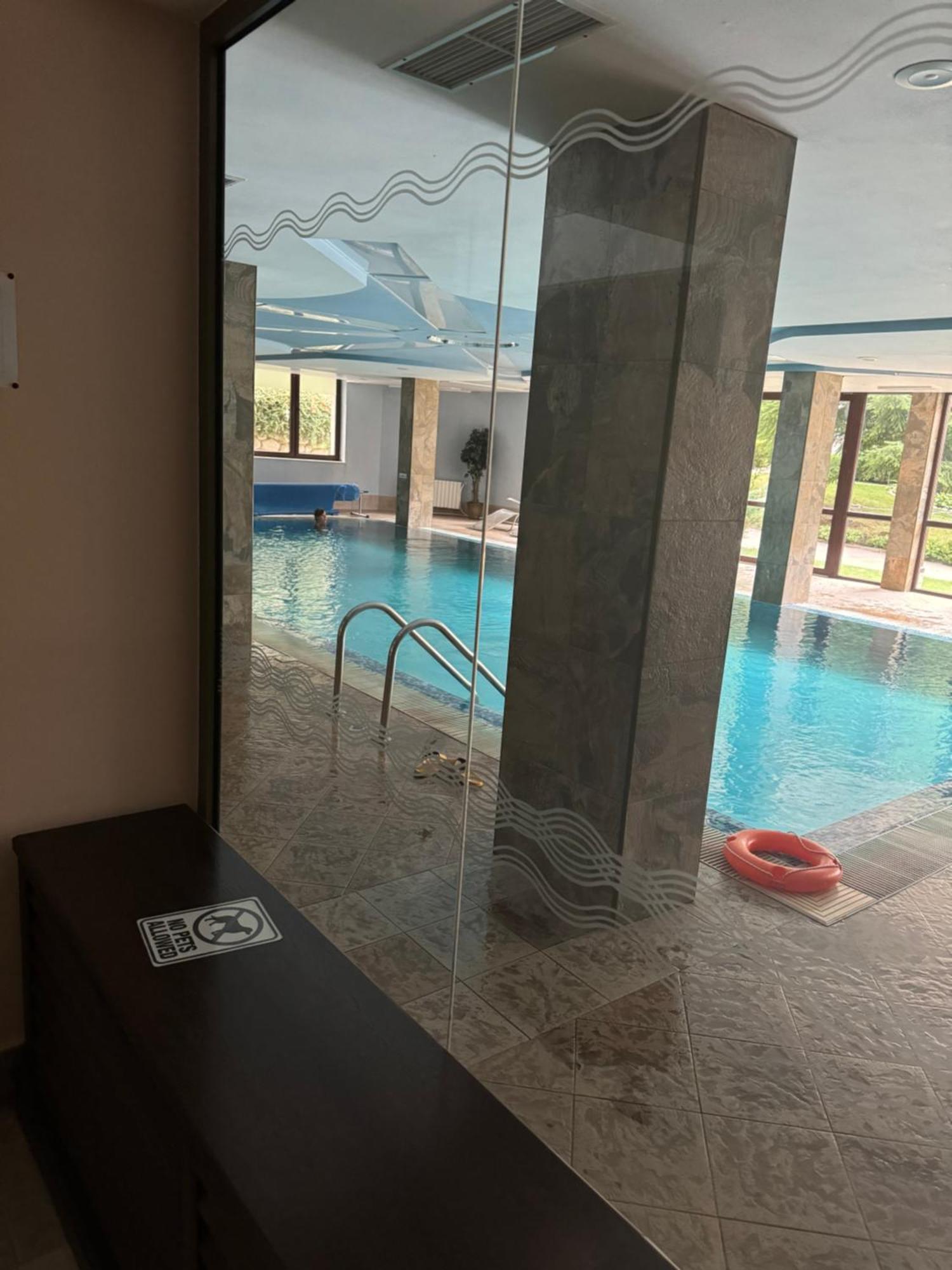 2-Bedroom, 2-Bathroom With Fireplace And Garden At Winslow Infinity バンスコ エクステリア 写真