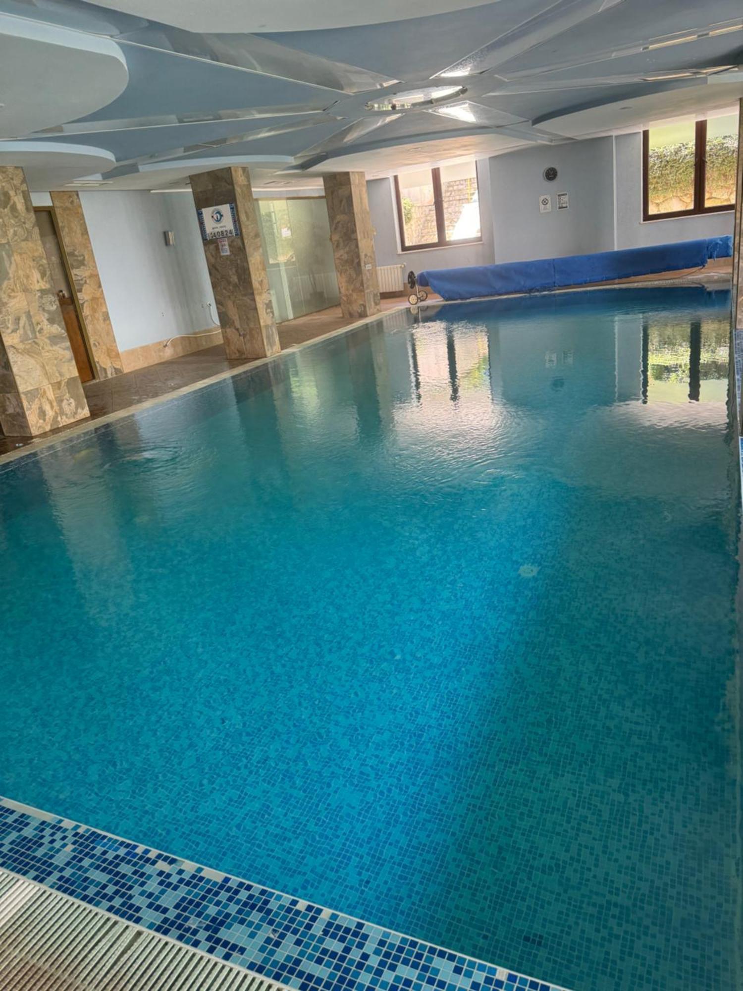 2-Bedroom, 2-Bathroom With Fireplace And Garden At Winslow Infinity バンスコ エクステリア 写真
